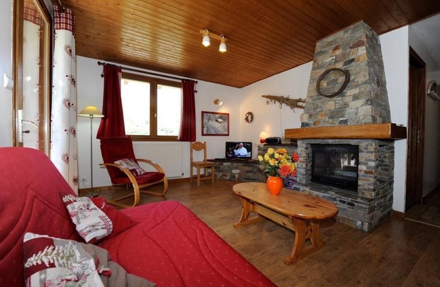 1st floor, fireplace or stove, parking, tv, 60m², Les Menuires
