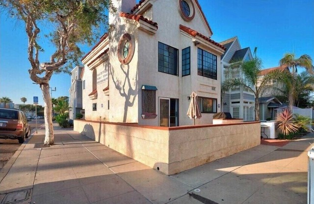 1st Floor Unit · Cozy Beach Suite, Parking, Steps 2 Ocean