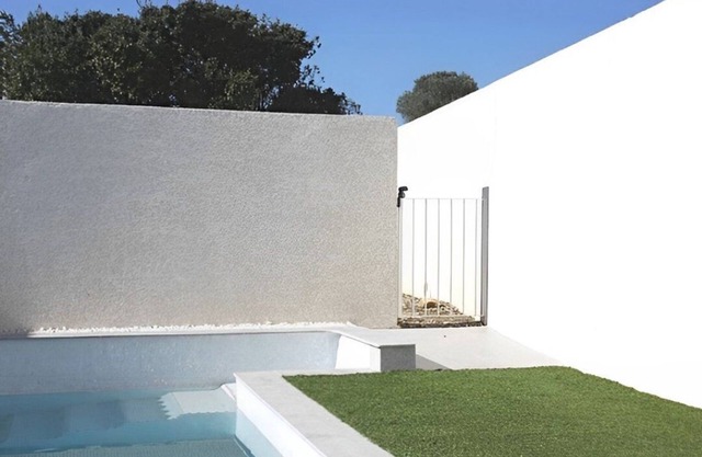 2/4 pers air-conditioned country cottage with private garden and shared swimming pool!