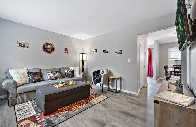 2 bd 1.5 bath/WI-FI/Sleeps6/Near waterpk/Yorkville