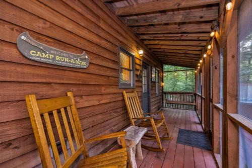 2 Bd Cabin with Hot Tub, Direct Hiking Trail to New River