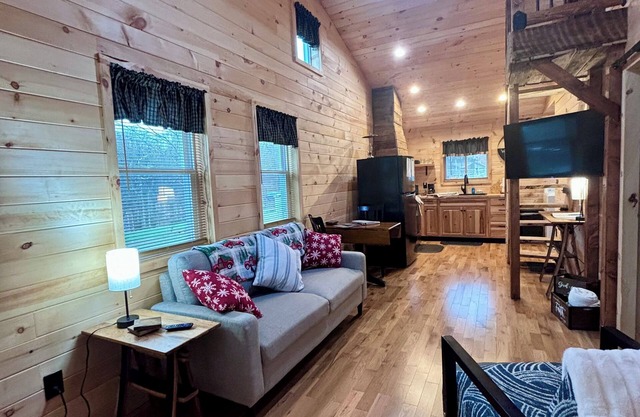 2 BDR 1.5 BA cabin located in the heart of the New River Gorge National Park