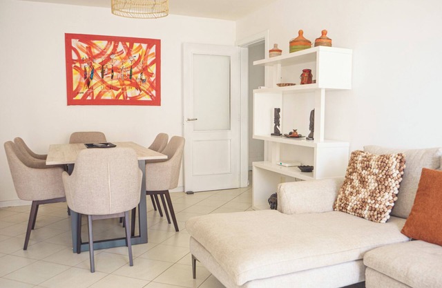 2 bdr cozy beachside apartment, Copacabana - LCGR