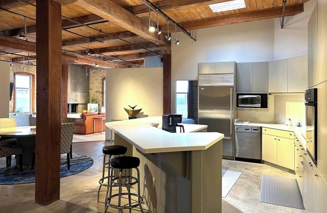 2 Bdr Penthouse with Fireplace