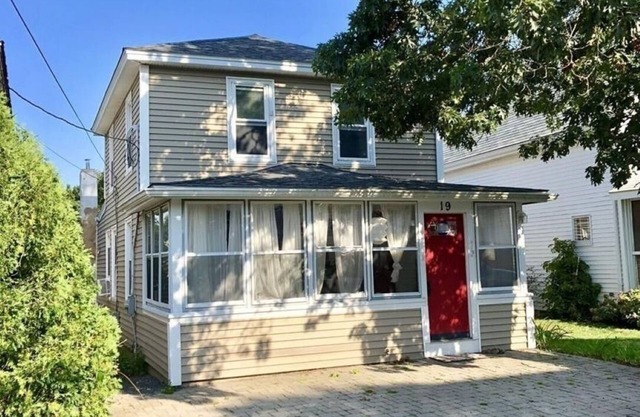 2 BDRMS, SLEEPS 6, 1 1/2 BATH
