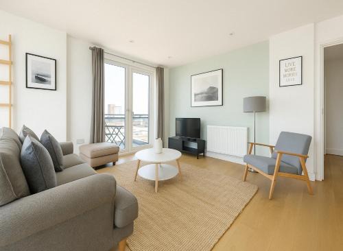 2 Bed, 2 Bath Apartment in Bow