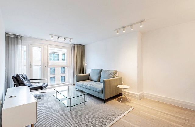 2-Bed, 2-Bath Fifth Floor Flat with Balcony