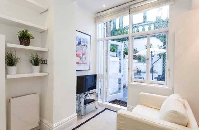 2 bed flat located in central London, Marble Arch.