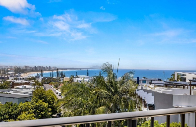 2-Bed near Beach with BBQ & Stunning Ocean Views