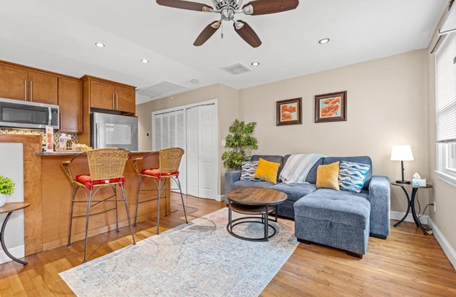 2 Bed Townhouse: Minutes from DCA-National Airport