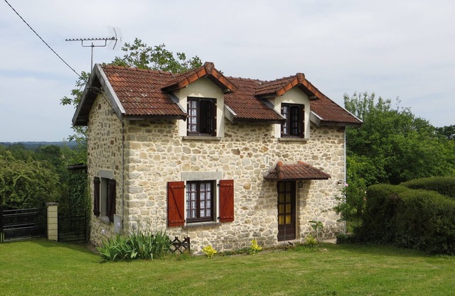 2 Bedroomed Detached cottage With Large Private Garden-NOW WITH WI-FI