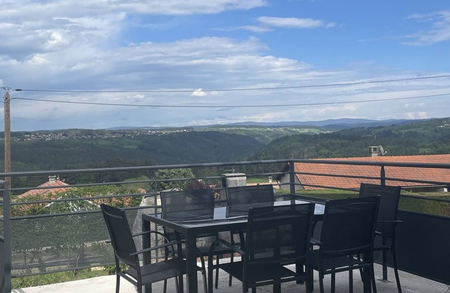 2 Bedroom Private vacation home in Saint-Maurice-de-Lignon