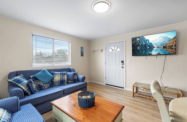 2 Bedroom, 1 Bath, Senior Week and Groups welcome