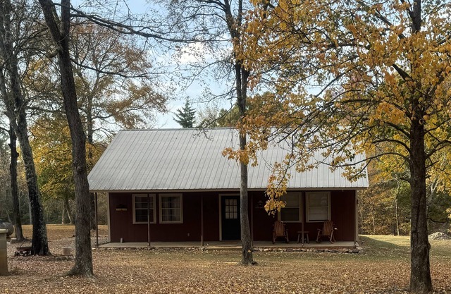 2 bedroom/2 bath, sleeps 9, Honey Hole Cabin