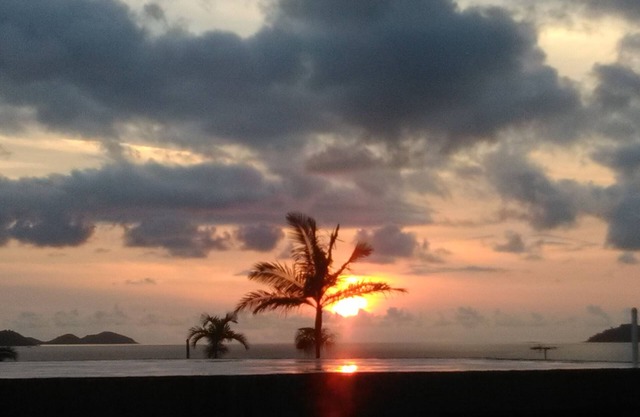 2 bedroom apartment with good views of the Coral Sea and Islands.