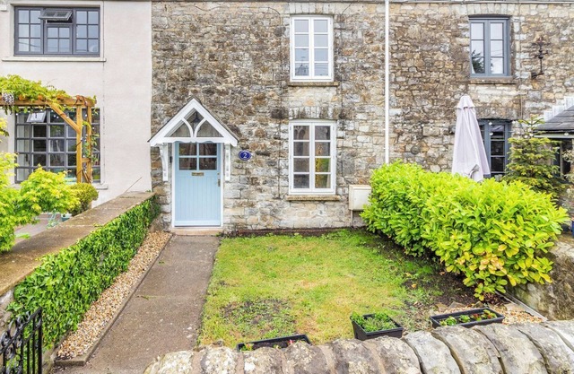 2 bedroom accommodation in Llantwit Major