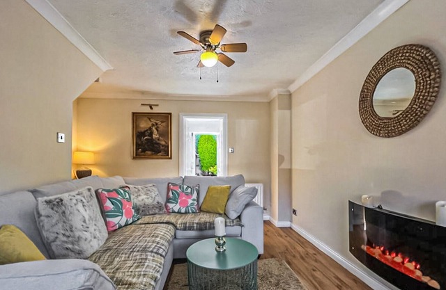 2 bedroom accommodation in Burgess Hill