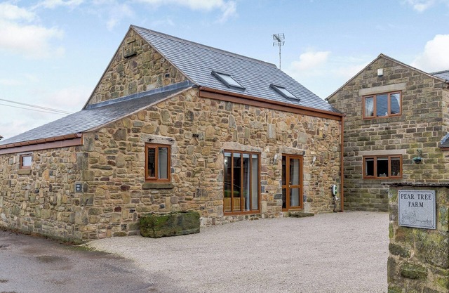 2 bedroom accommodation in Clay Cross