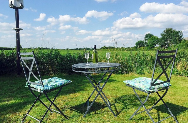 2 bedroom accommodation in Caythorpe, near Nottingham