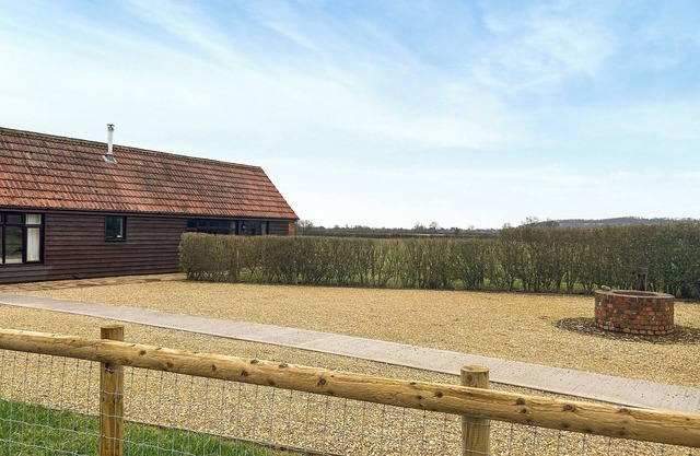 2 bedroom accommodation in East Tytherton, Chippenham