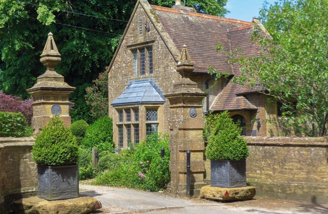 2 bedroom accommodation in Crewkerne