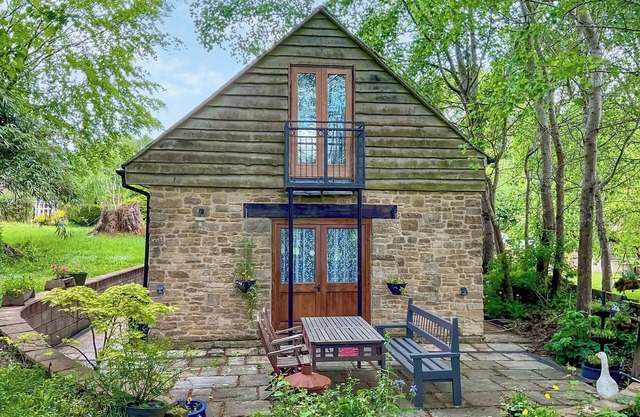 2 bedroom accommodation in Misterton, near Chard