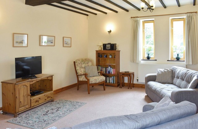 2 bedroom accommodation in Puncknowle, near Dorchester