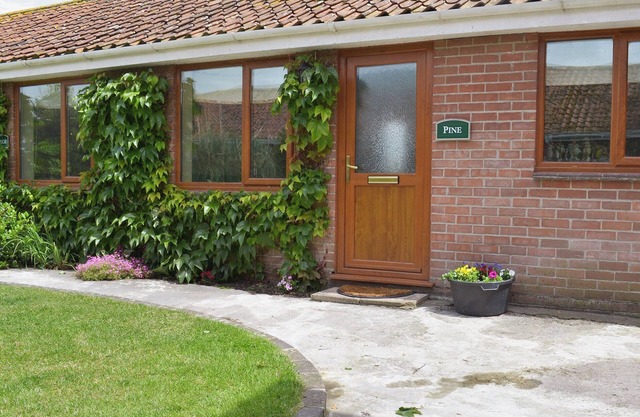 2 bedroom accommodation in East Huntspill, near Highbridge