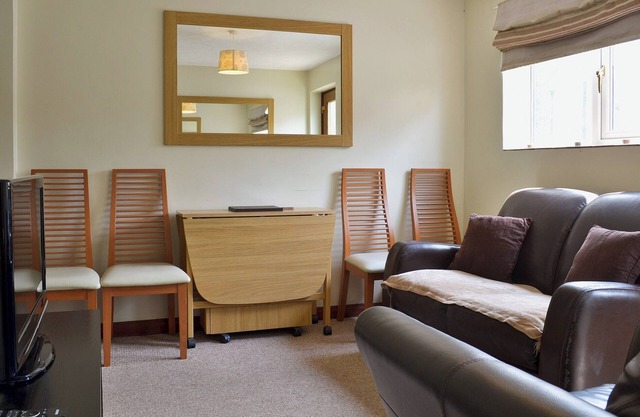 2 bedroom accommodation in East Huntspill, near Highbridge