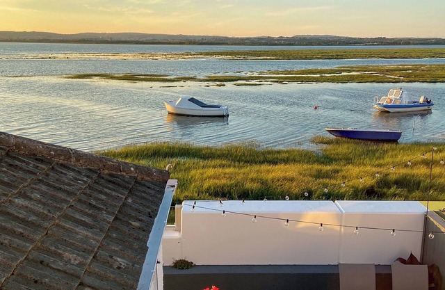 2 bedroom accommodation in Penclawdd
