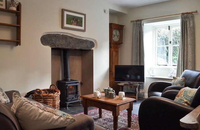 2 bedroom accommodation in Low Wood, near Ulverston