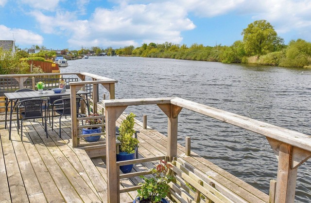 2 bedroom accommodation in Brundall