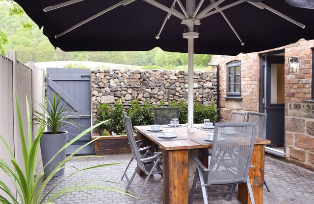 2 bedroom accommodation in Frodsham