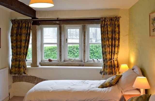 2 bedroom accommodation in Meltham, near Holmfirth