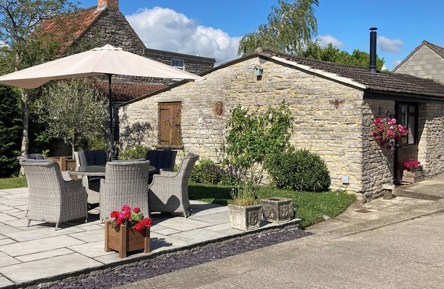2 bedroom accommodation in East Lydford, near Somerton