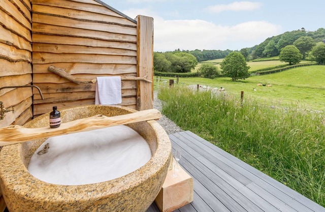 2 bedroom accommodation in Llanidloes, near Newtown