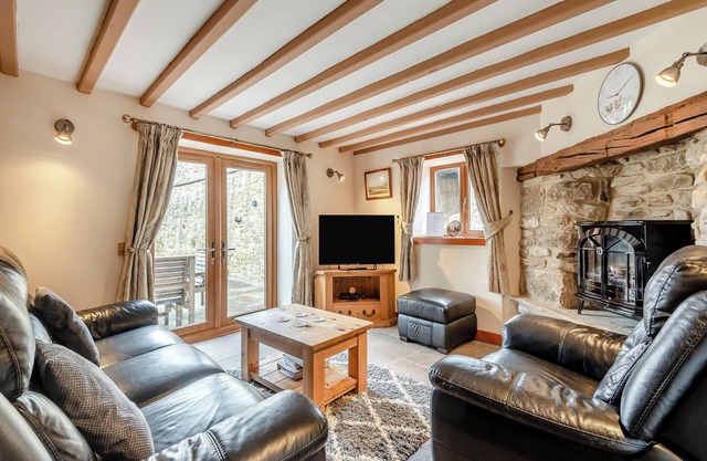 2 bedroom accommodation in Clay Cross, near Chesterfield