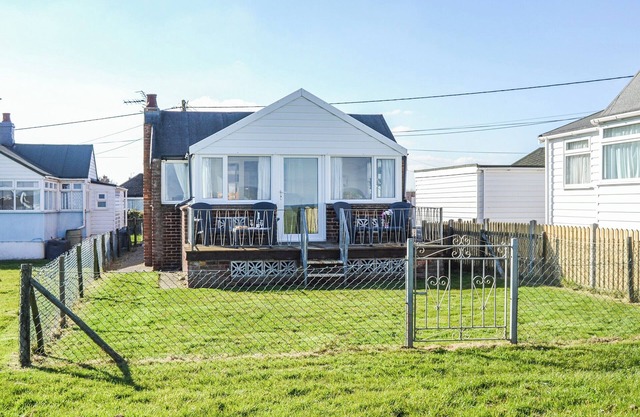 2 bedroom accommodation in Bacton