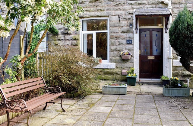 2 bedroom accommodation in Bacup, near Rossendale