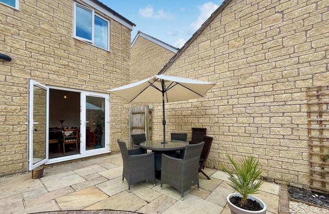 2 bedroom accommodation in Frome