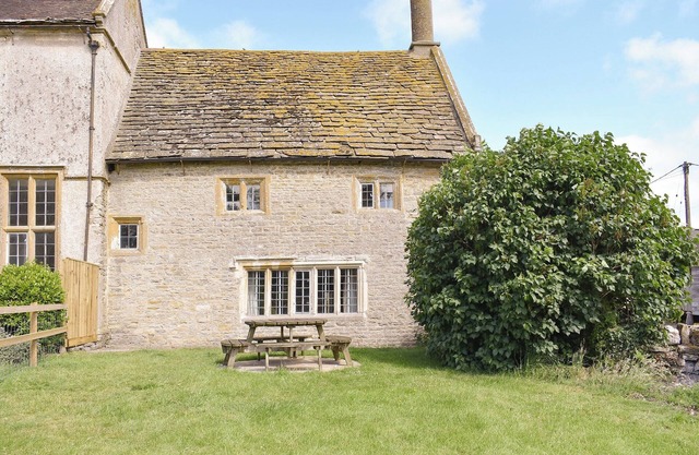 2 bedroom accommodation in Glanvilles Wootton, near Sherborne