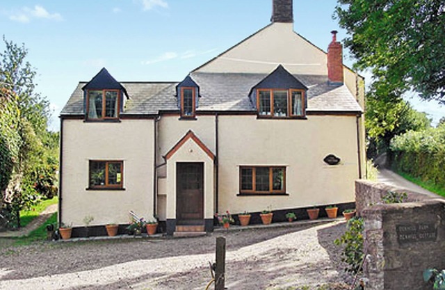 2 bedroom accommodation in Chipstable, near Taunton