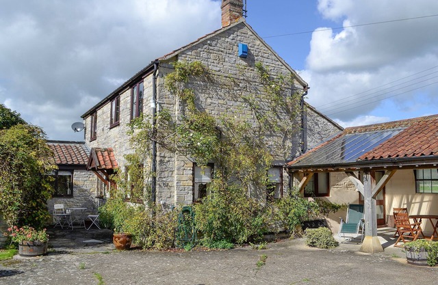 2 bedroom accommodation in Knole