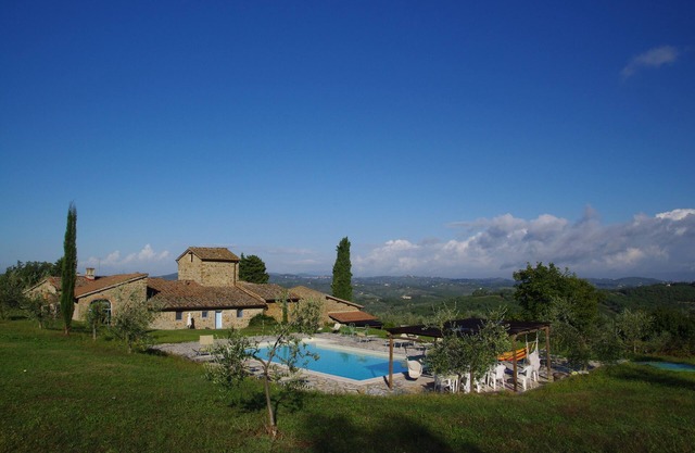 2-bedroom apartment on farm with swimming pool