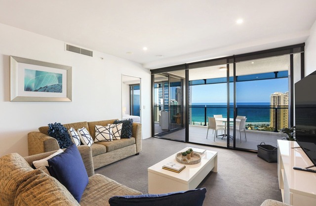 2 Bedroom Apartment 1243 Circle on Cavill -Ocean Views -Parking -WIFI- FOXTEL