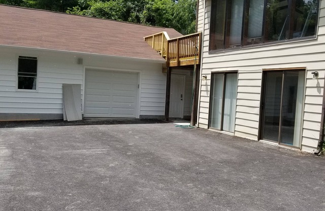 2 bedroom apartment in an upscale part of Bethesda/DC