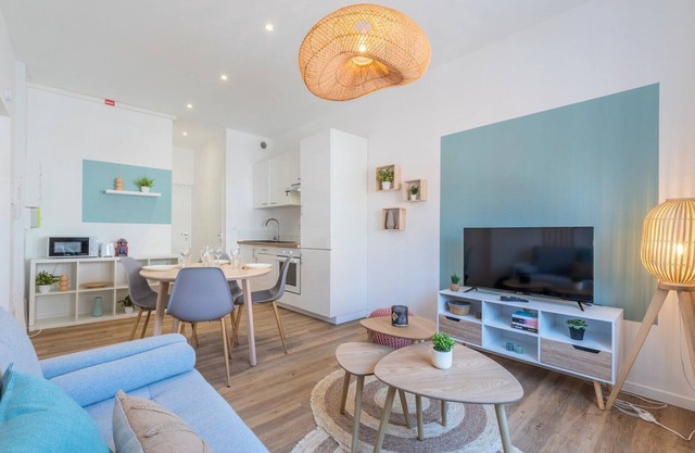 2 bedroom apartment near tram, CHR + parking