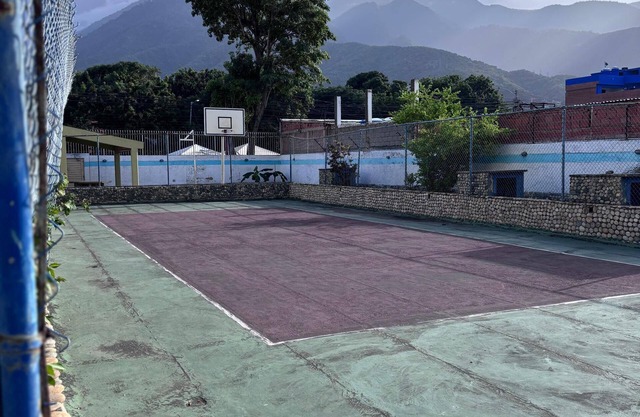 2-bedroom apartment in welcoming Caraballeda with AC, WiFi