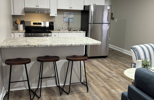 2-bedroom apartment within 10min to boat ramps! Centrally located in Pickwick!