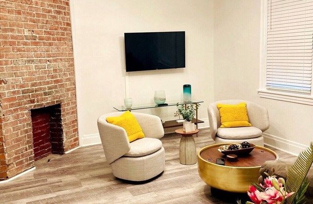 2 Bedroom Apt. - Stylish, Modern, and Convenient!